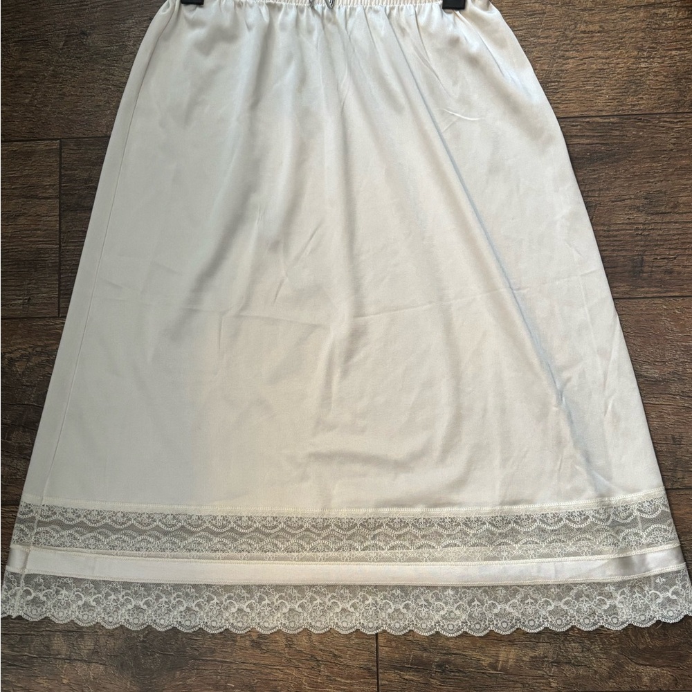 Elegant White Lace Trim Skirt